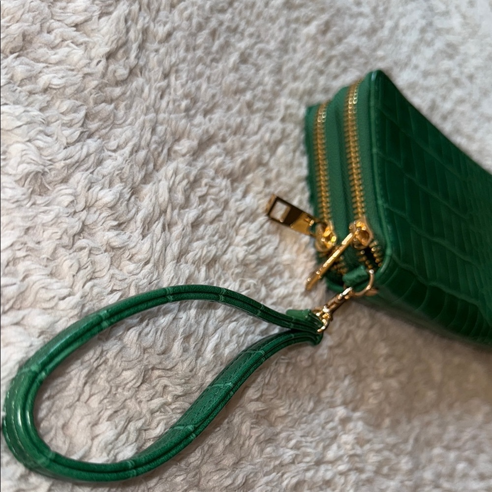 💚 🆕 A New Day Emerald Green Crocodile-Textured Wallet - Picture 7 of 11